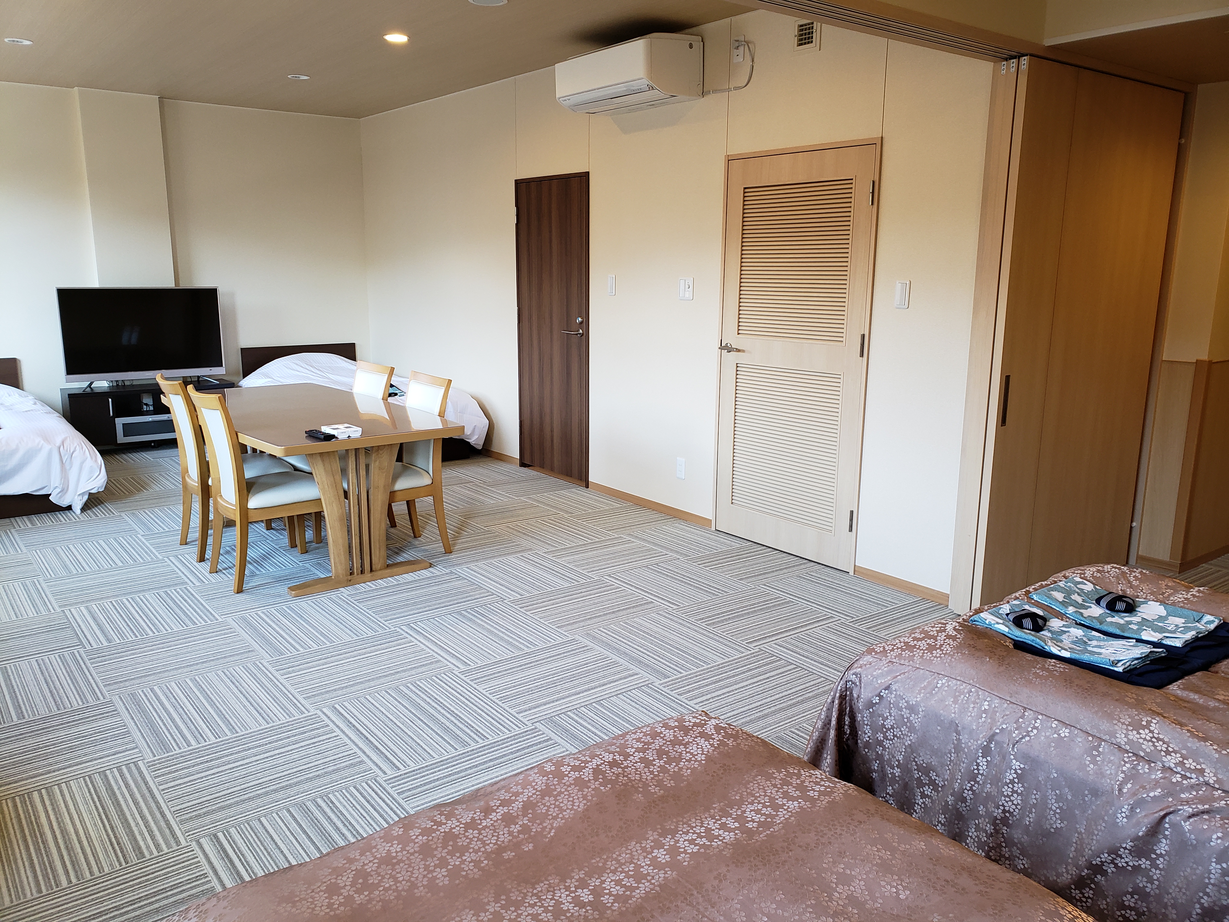 Deluxe Family Room